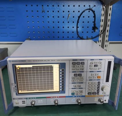 Порты анализатора сети 2 и 4 вектора Rohde и Schwarz ZVB8 универсальные