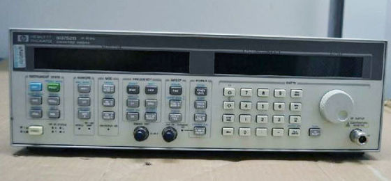 Генератор сигналов метельщика Keysight Agilent 83752B синтезированный наивысшей мощностью 10 MHz к 20 GHz