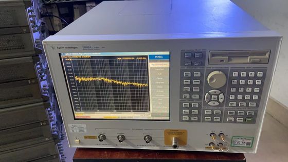 Анализатор источника сигнала Agilent Keysight E5052A 10 MHz - измерение шума участка 110 GHz