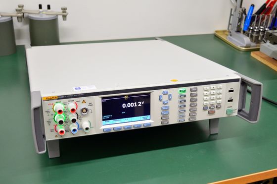 FLUKE 8558A 8,5-значный мультиметр промышленного класса для точных измерений